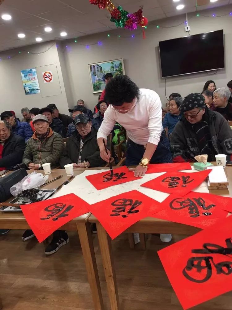 上海宏润书画院曹安副秘书长挥毫为长者题祝福字幅《福、禄、寿》